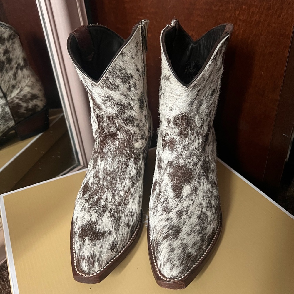 Unique cowhide print booties pointed toe
